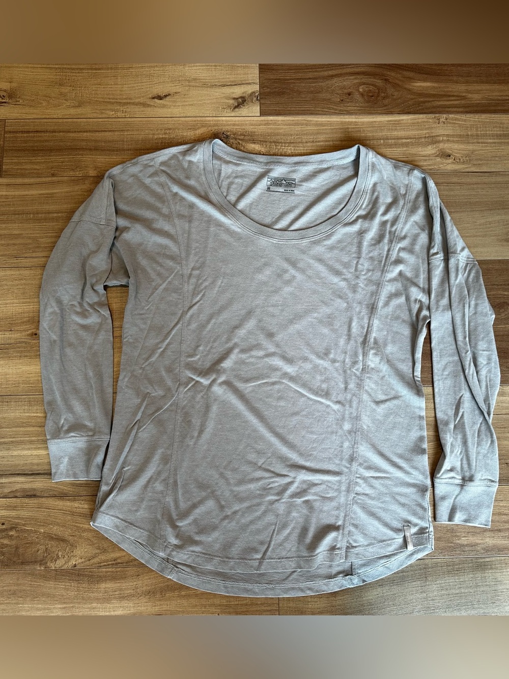 Patagonia Light Gray Long-Sleeve Scoop Neck Women's Top